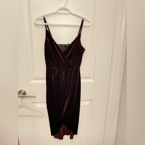 New with Tag Dynamite Velvet Burgundy Dress - Picture 2 of 4